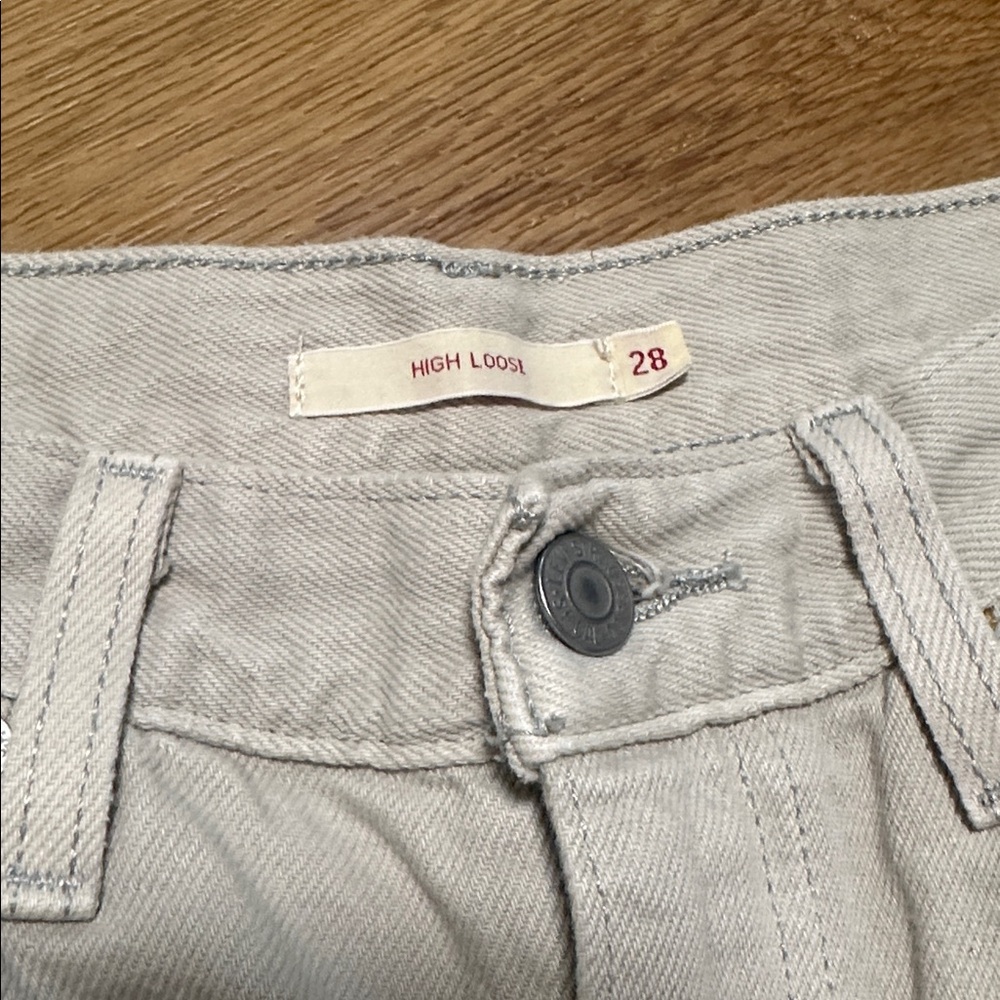 Levi's Women's High Loose Jeans in Mushrooms Grey Size 28‎ - Picture 2 of 8